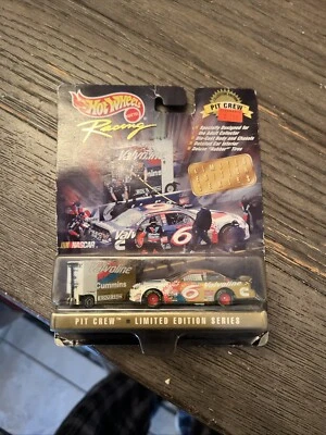 Hot Wheels Racing NASCAR 1999 Mark Martin Pit Crew edición limitada caja de herramientas dorada Foto 1 de 4