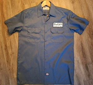 Dickies Arbeitshemd mit San Diego Street Scene Abzeichen. "mittel" blau. herren. - Bild 1 von 6