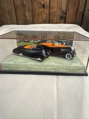 100% Hot Wheels Classic Bodies 2 Car Set with Duesenberg And Bugatti - Image 1 of 4