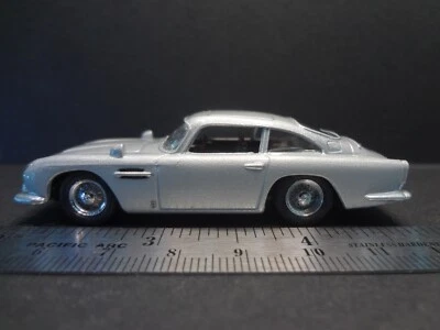 Johnny Lightning 1964 Aston Martin DB5 shiny version - Loose 1:64 - Image 1 of 4