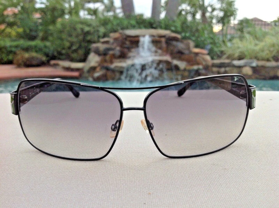 GAFAS DE SOL LILLY PULITZER PEBBLE BEACH METAL NEGRO HECHAS EN ITALIA NUEVAS CON ETIQUETAS Foto 1 de 2