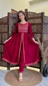 Hermoso conjunto de Kurta rojo rojo con pintura y dupatta de Bollywood indio para mujer - Imagen 1 de 8