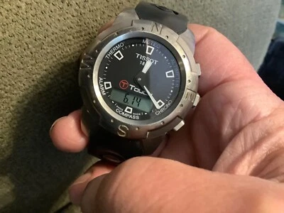 "Reloj Tissot T-Touch para hombre caja titanio nuevo probado en batería funciona bien 7,5"" o pequeño" Foto 1 de 4