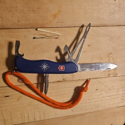 VICTORINOX SKIPPER SWISS ARMY KNIFE SLIDE LOCK PARTIALLY SERRATED DISCONTINUED - Image 1 of 4