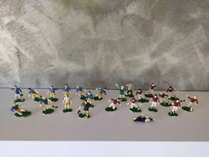 VINTAGE 1/32 PVC ANTIQUE FOOTBALLERS - Picture 1 of 11