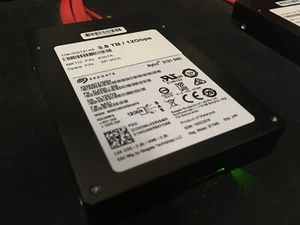 IBM 3.84TB 2.5" 12Gb/s SAS SSD XS3840TE70004 X357 SLNGE3T8ATE *520 FORMAT - Afbeelding 1 van 7