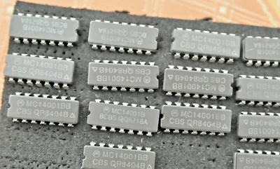 11 Stück MC14001BB / Quad 2-Input NOR, DIP-14, Motorola - Bild 1 von 2
