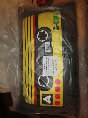 ¡¡¡Nuevo cojín/almohada de terciopelo retro cinta de casete amarillo/negro!!!! Foto 1 de 2