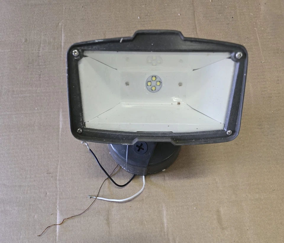 Cooper Lighting Halo Led Flood Light FSL2030 5000K 1900 Lumens, Bronze - Image 1 of 3