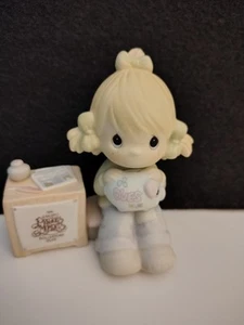 1983 Precious Moments Figurine: E0404 collectors club - Picture 1 of 9