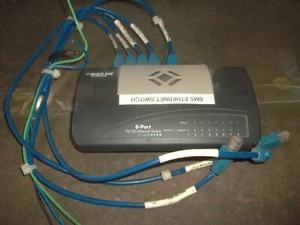 BLACK BOX 8 PORT 10/100 ETHERNET SWITCH WITH 5 CABLES (K3) - Picture 1 of 5