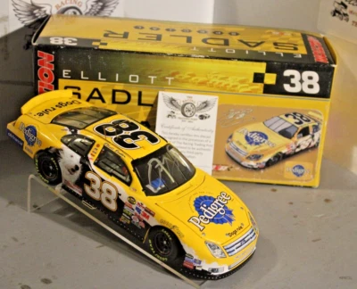 Elliott Sadler Pedigree 2006 1/24 acción NASCAR diecast autografiado Foto 1 de 2