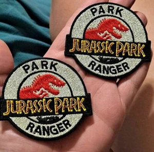 Lote de 2 parches bordados para planchar de regalo Jurassic Park Ranger - Imagen 1 de 3