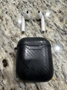 Apple AirPods (2nd Gen) with Wireless Charging Case A1938 Case Included - Photo 1 sur 4