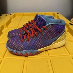 Nike Kyrie I 1 Saturday Viola Arancione Oro Rosso Basket Giovanile 6Y 717219-700 - Foto 1 di 5
