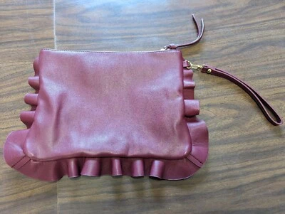 Bolso sin asas Sole Society ADELINA vegano con volantes 14" cuero morado bayas con correa Foto 1 de 2
