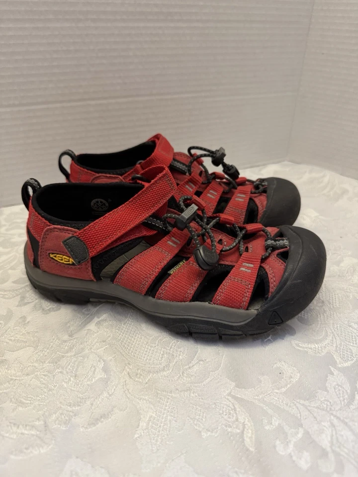 Keen Newport H2 Kids Size 2 Waterproof Sandal Hiking Shoe Red Black Coastal - Image 1 of 4