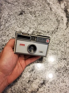 Cámara Kodak Instamatic 100 de colección, sin probar - Imagen 1 de 4