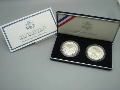 2001 Proof and Unc American Buffalo Commemorative Silver Dollar Set Cover