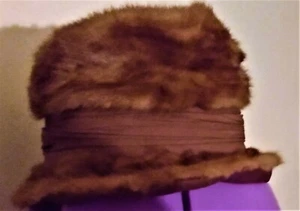 VINTAGE 1960'S REGGI OF WILSHIRE 2-TONE MINK BRIMMED WOMEN'S HAT- - Picture 1 of 3