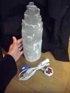 SALE 20cm Selenit Kristall Lampe 2,5kg inkl. Kabel und Leuchtmittel wohltuend entspannend - Bild 1 von 3