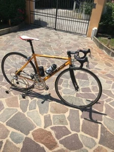 BICI CORSA GIALLO NERO SCAPIN FORCELLE E CERCHI IN CARBONIO CAMPAGNOLO - Foto 1 di 4