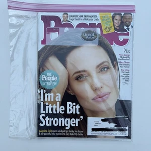 PEOPLE Magazine September 25, 2017 Angelina Jolie Katie Holmes Jamie Foxx - Bild 1 von 6