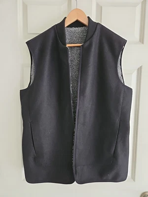 Icebreaker Mens Reversible Vest Black Large - Image 1 of 4
