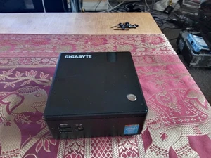 GIGABYTE GB-BXI5H-5200 MINI PC - i5 5200U 8GB , 240GB SSD WINDOWS 11 - Picture 1 of 3