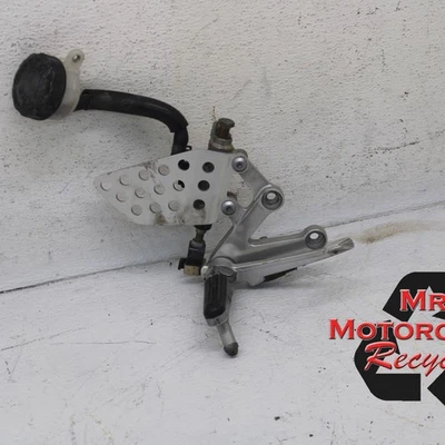 00-01 HONDA CBR929RR CBR 929 CBR929 FABRICANTE DE EQUIPAMENTO ORIGINAL SUPORTE DE PÉ DIREITO DO MOTORISTA B3 - Imagem 1 de 4