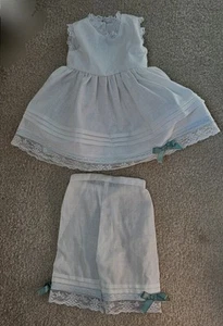 Vestito bambola bianco con pantaloni verde salvia fiocchi - Foto 1 di 12