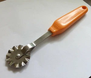 Vtg Soviet Pastry Pasta Ravioli Lasagna Dough Cutter Wheel hand USSR Made 1980s - Picture 1 of 6