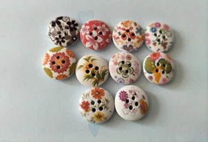 Assorted Floral 15mm Flat 4 Hole Wooden Button (Pack of 10) - Picture 1 of 5