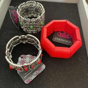 Paparazzi Schmuck 3 Armbänder dehnbar rot, grüne Steine, silberfarben, Holz - Bild 1 von 7