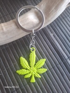 Porte clef feuille de cannabis - métal Vert - longueur 10 cm. - Picture 1 of 4