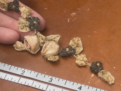 Flores de satén de seda antiguas vintage hechas a mano 1 pieza hechas en Francia Foto 1 de 4