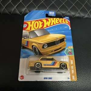 Hot Wheels 2025 HW: ‘70s Vs ‘90s 5/10 BMW 2002 Yellow 77/250 - Bild 1 von 3