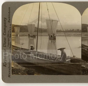 Japan, Fuji San: Traditionelle Fischerboote in Fujikawa - altes Stereoview-Foto - Bild 1 von 4