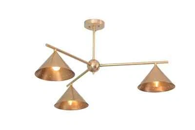 Lámpara de araña de latón crudo estilo contemporáneo con cono de techo de 3 luces Foto 1 de 4