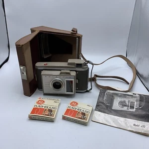 Polaroid J33 Land Camera mit Ledertragetasche und original Handbuch UNGETESTET - Bild 1 von 8