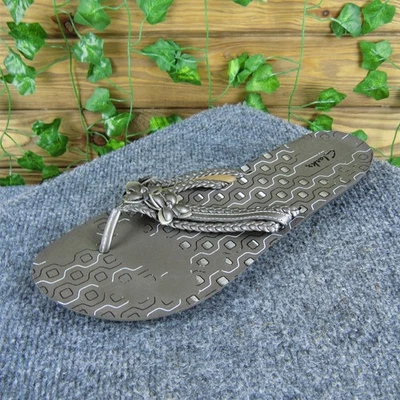 Chanclas Clarks Brinkley Keely para mujer cuero plateado 11 medianas ligeramente usadas 2025 Foto 1 de 4