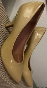 Women Shoes VINCE CAMUTO Mid Heels,Tan In Color,Patent Leather Size 8 M - Picture 1 of 3