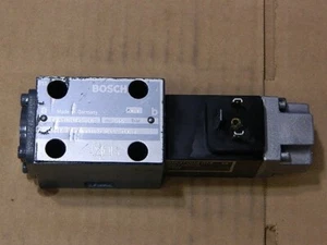 BOSCH 0810-090-107 24 DC COIL DIRECTION VALVE WITH 90 DAY WARRANTY - Picture 1 of 8