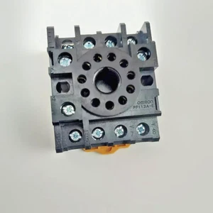 Omron PF113A-E 11 Pin Oktal Relais Sockel 10A Fingersicher - Bild 1 von 2