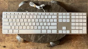 Apple Wired Keyboard A1243 Wired Mac Standard USB w/ Numeric Keypad, 2 USB Ports - Picture 1 of 3