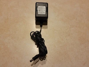 Adattatore AC Tenpao modello U090100D31 9VDC 1.0A da utilizzare con tiralatte 57000 - Foto 1 di 4