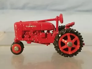 1/64 scale ERTL International Harvester Historical 1939 Farmall "H" Tractor Red - Picture 1 of 6