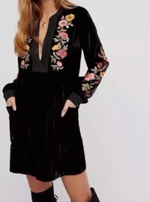 Vestido túnica Free People negro terciopelo bordado floral manga larga talla M Foto 1 de 4
