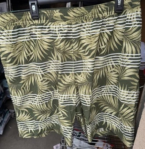 Kirkland Signature Men's Swim Shorts XXL - Picture 1 of 3