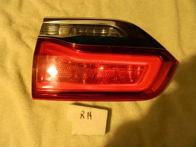 Luz trasera de pasajero derecha Jeep Grand Cherokee 2014-2021 LED OEM usada probada Foto 1 de 3